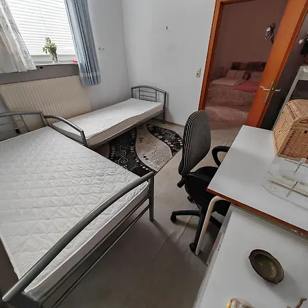 شقة Gemuetlicher Ruhiger Auf Der Frechener Fussgaenger Zone