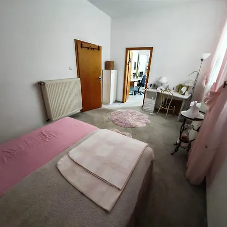 Gemuetlicher Ruhiger Auf Der Frechener Fussgaenger Zone *