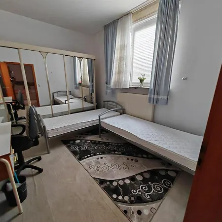 Gemuetlicher Ruhiger Auf Der Frechener Fussgaenger Zone فريشن