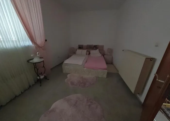 Gemuetlicher Ruhiger Auf Der Frechener Fussgaenger Zone * פרכן