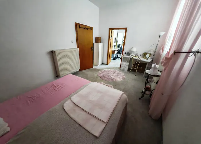 Gemuetlicher Ruhiger Auf Der Frechener Fussgaenger Zone *