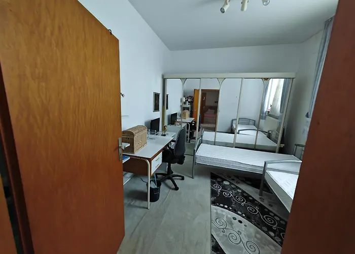 Gemuetlicher Ruhiger Auf Der Frechener Fussgaenger Zone * פרכן